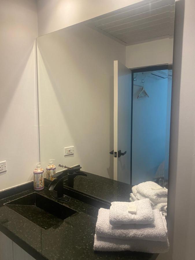 Hotel Casa Luna Кукута Экстерьер фото